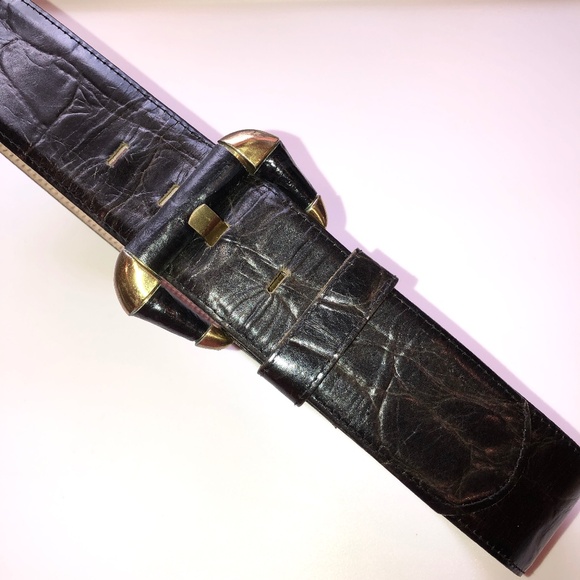🎉HP🎉 WIDE Black Croc Embossed Leather Belt w/ Brass Tone Buckle Vintage EUC SM - Picture 1 of 16